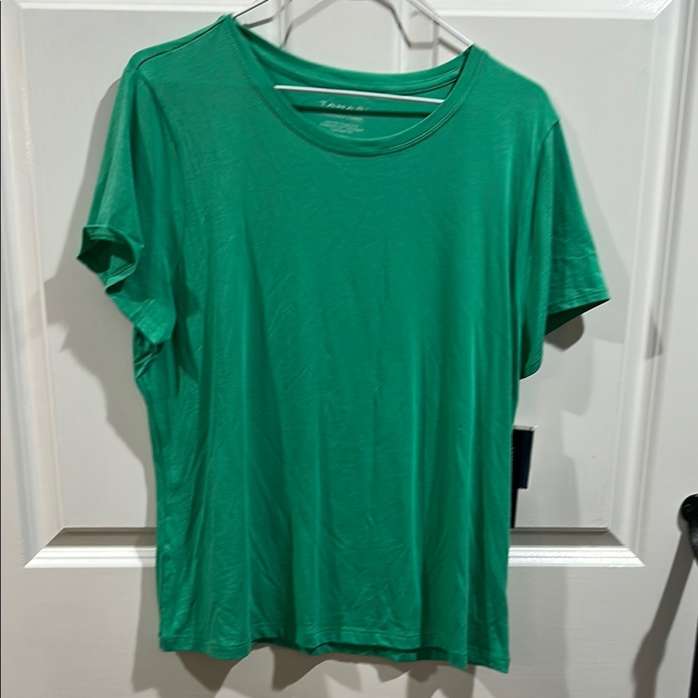 Tahari Green Short Sleeve Tee